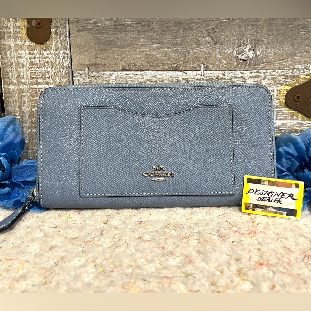 COACH Crossgrain Leather Zip Around Wallet 54007 EUC!
